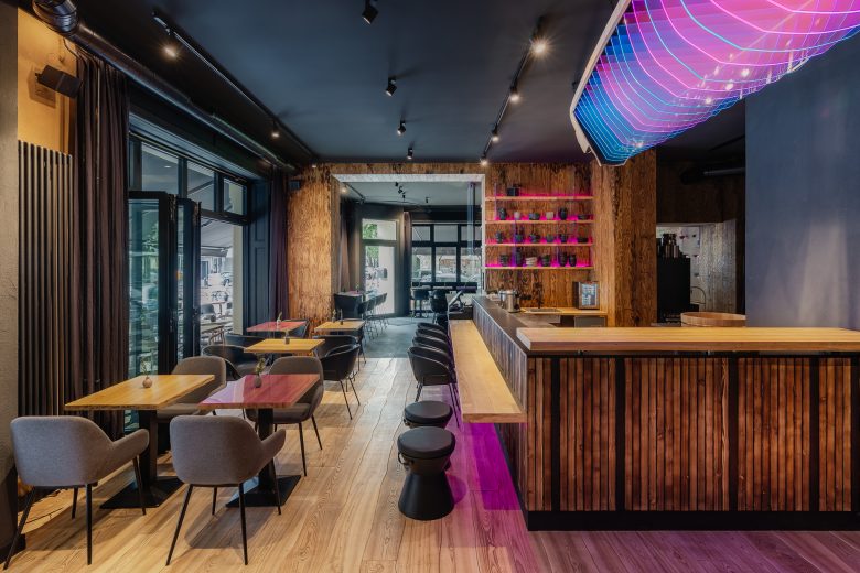 The Catch 日式酒吧餐廳空間設(shè)計“霓虹燈和漫畫”風格