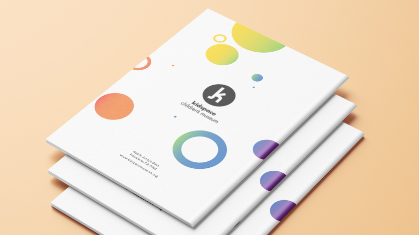 帕薩迪納Pasadena兒童空間博物館宣傳畫(huà)冊(cè)年度報(bào)告設(shè)計(jì)，圓形色彩環(huán)