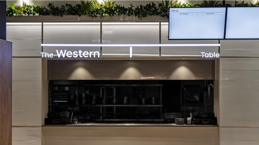 The Table 電信品牌vi視覺識別設(shè)計空間設(shè)計,與桌子結(jié)合的長長的T型水平線元素 The Table 電信品牌vi視覺識別設(shè)計空間設(shè)計,與桌子結(jié)合的長長的T型水平線元素