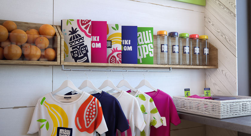 Maui Pops 冰淇淋店品牌logo設(shè)計(jì)店鋪室內(nèi)設(shè)計(jì)，活潑的夏威夷風(fēng)格