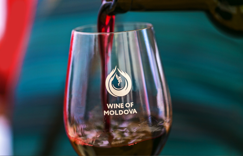 摩爾多瓦釀酒師協(xié)會(huì)logo設(shè)計(jì)“地圖+酒滴+葡萄+白鸛展翅+火”