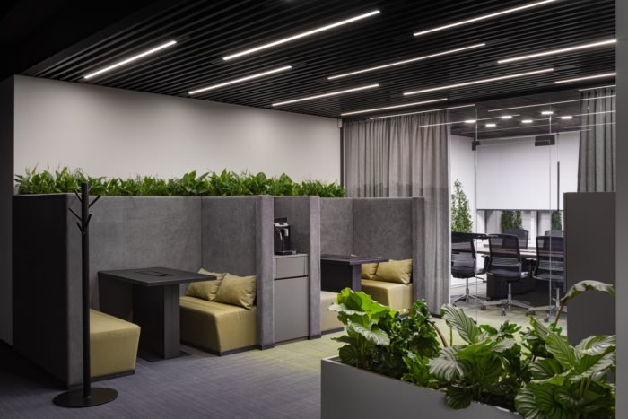 Privat 銀行辦公室空間設(shè)計，開放式空間設(shè)計分隔及充分的綠化