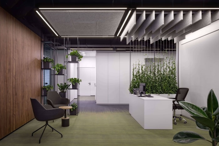 Privat 銀行辦公室空間設(shè)計，開放式空間設(shè)計分隔及充分的綠化