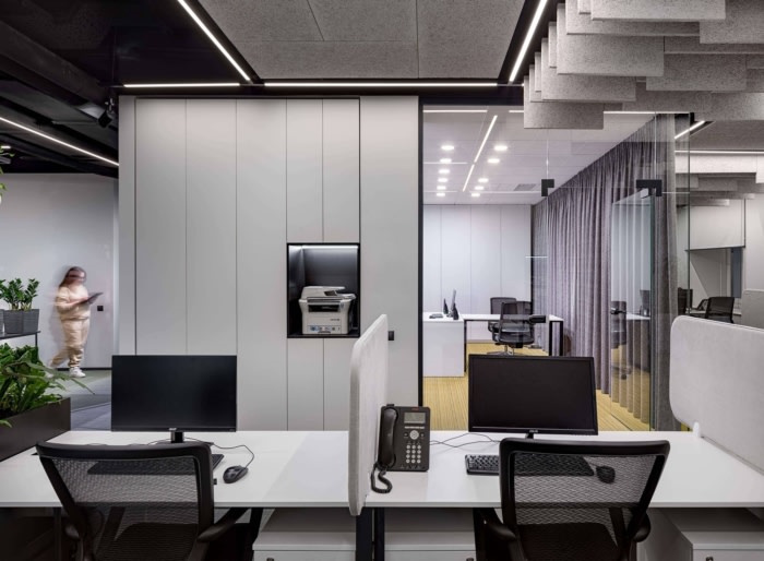 Privat 銀行辦公室空間設(shè)計，開放式空間設(shè)計分隔及充分的綠化