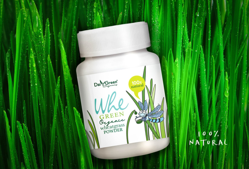 Daily Green有機(jī)小麥草膳食營(yíng)養(yǎng)補(bǔ)充劑產(chǎn)品包裝設(shè)計(jì)（白色瓶子），“小草+昆蟲(chóng)”插畫(huà)