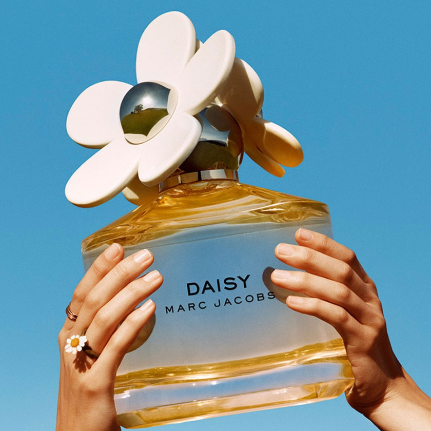 Marc Jacobs Daisy 香水瓶型設(shè)計的照片