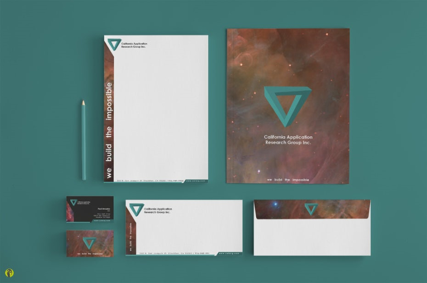 圖：帶有三角形標(biāo)志logo的文具套裝