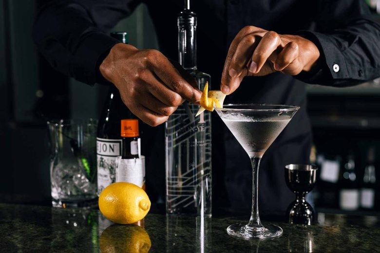 MON-YéVodka西非伏特加酒水包裝設(shè)計,紡織品團案+MV品牌logo設(shè)計 MON-YéVodka西非伏特加酒水包裝設(shè)計,紡織品團案+MV品牌logo設(shè)計