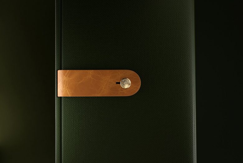 高端風(fēng)格Flamberg 杜松子酒藥酒包裝設(shè)計(jì)禮盒設(shè)計(jì)，包含35種植物