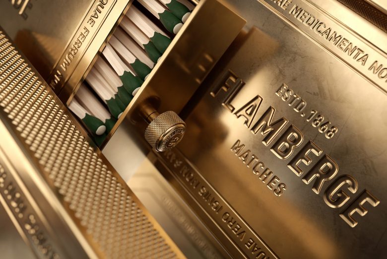 高端風(fēng)格Flamberg 杜松子酒藥酒包裝設(shè)計(jì)禮盒設(shè)計(jì)，包含35種植物