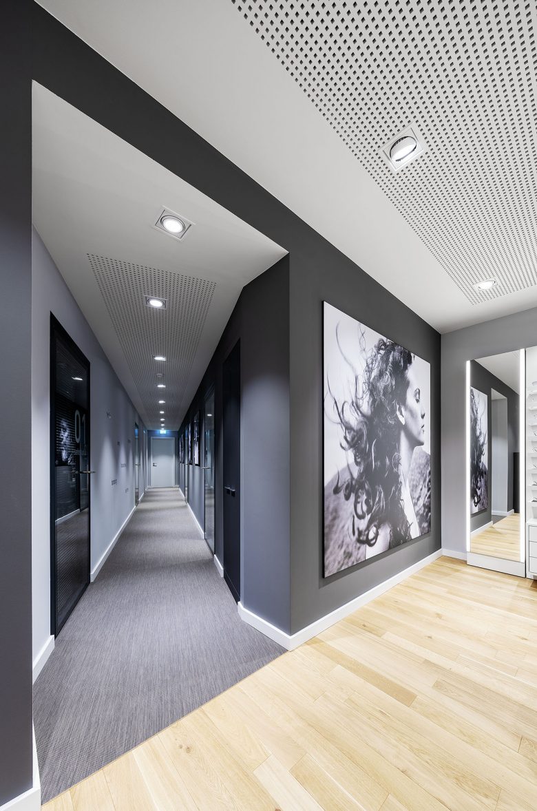 KIND 光學(xué)眼鏡和聲學(xué)聽力產(chǎn)品專賣店店鋪空間si設(shè)計，黑白輕松風(fēng)格