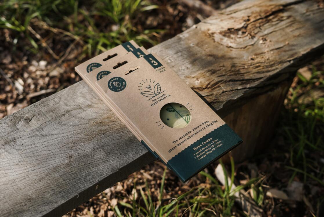 The Vegan 天然植物素食品牌logo設(shè)計“有機(jī)徽章”圖案與牛皮紙產(chǎn)品包裝設(shè)計 The Vegan 天然植物素食品牌logo設(shè)計“有機(jī)徽章”圖案與牛皮紙產(chǎn)品包裝設(shè)計