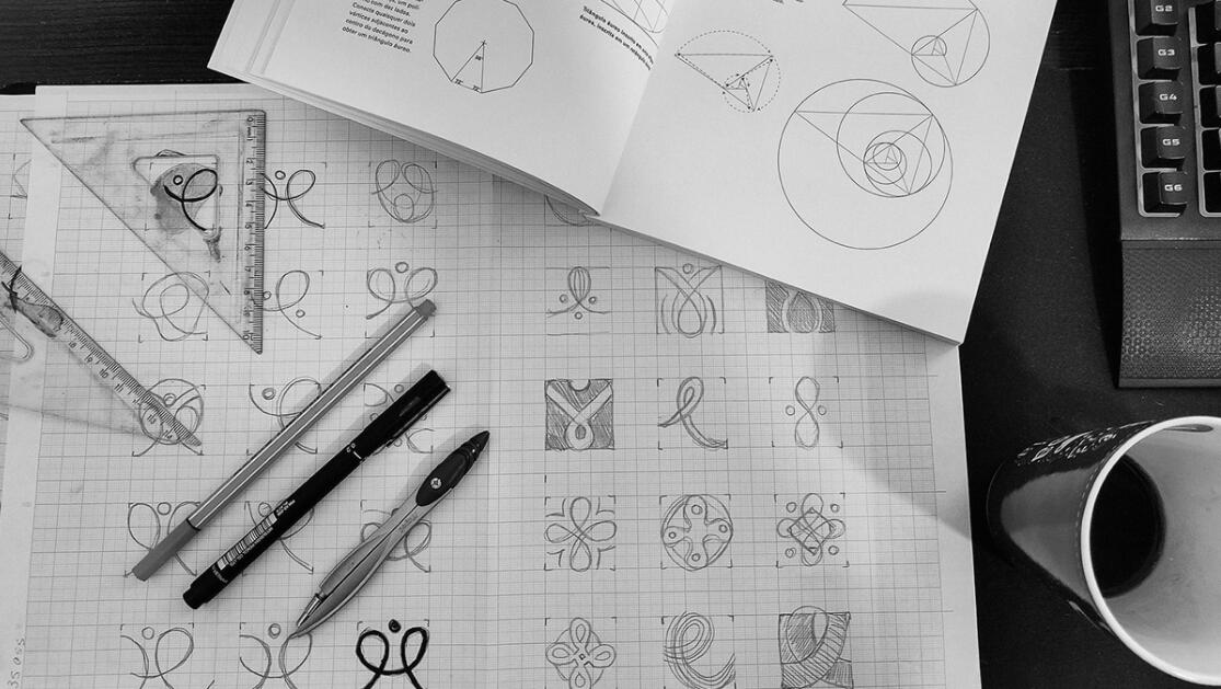 Esmeralda 保健診所醫(yī)院logo設計vi設計，醫(yī)療十字、膠囊與愛心元素