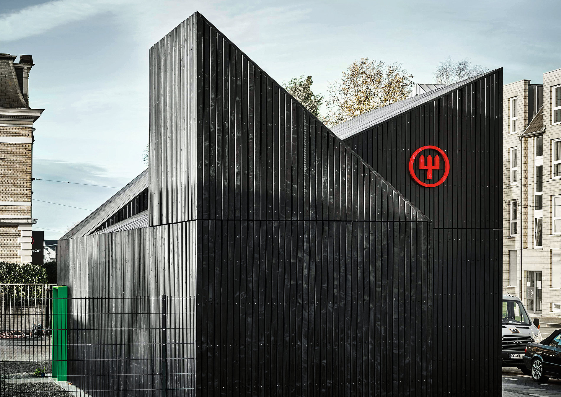 Wüsthof廚房刀具logo設計“字母w三叉戟”