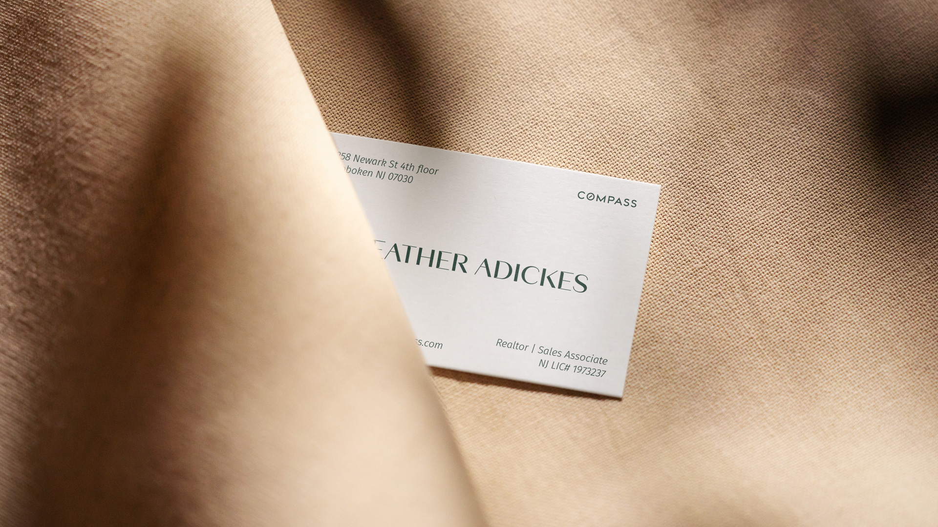 Heather Adickes房地產(chǎn)中介經(jīng)紀人品牌logo設(shè)計形象設(shè)計,字母H+橋梁+房子 Heather Adickes房地產(chǎn)中介經(jīng)紀人品牌logo設(shè)計形象設(shè)計,字母H+橋梁+房子