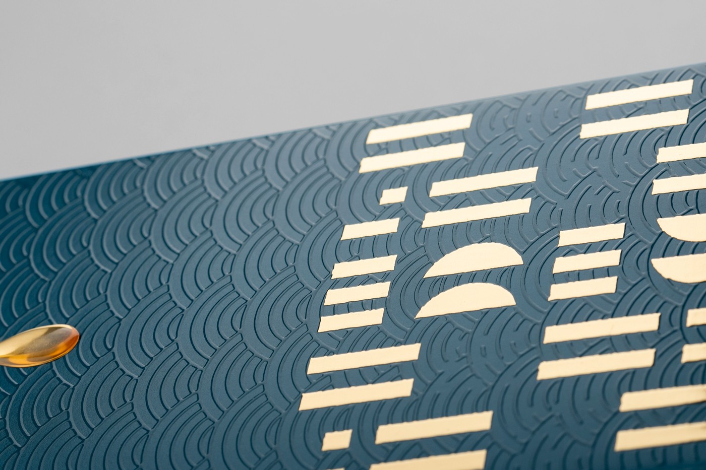 BADALA 精釀啤酒包裝設(shè)計(jì)“波紋金箔浮雕裝飾”風(fēng)格 BADALA 精釀啤酒包裝設(shè)計(jì)“波紋金箔浮雕裝飾”風(fēng)格