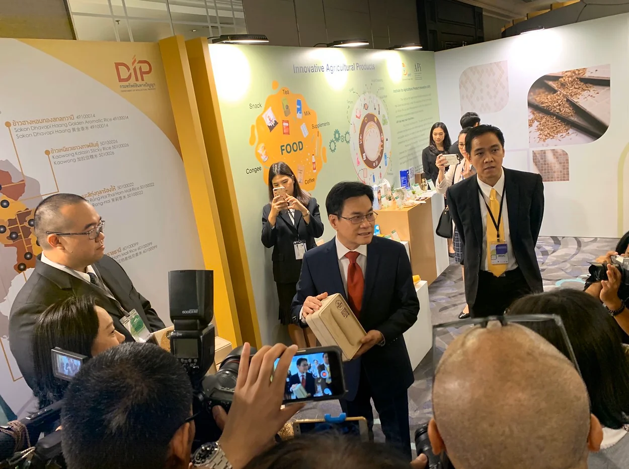 SRISANGDAO RICE 泰國大米禮盒包裝設(shè)計“大米壓花+稻殼成型” SRISANGDAO RICE 泰國大米禮盒包裝設(shè)計“大米壓花+稻殼成型”