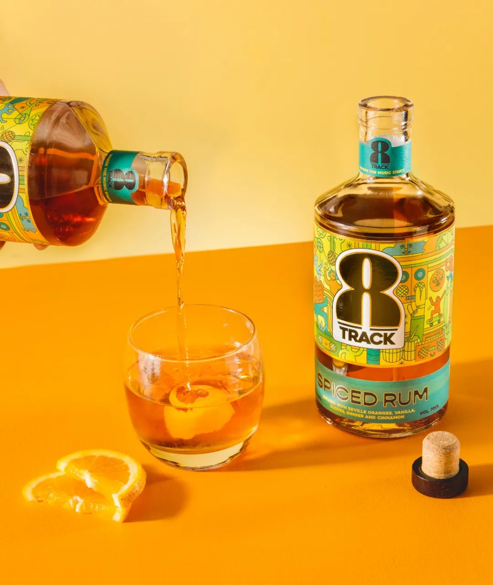 8TRACK香料朗姆酒品牌創(chuàng)建-logo設(shè)計(jì)包裝設(shè)計(jì),結(jié)合音樂文化線條時(shí)尚插畫元素 8TRACK香料朗姆酒品牌創(chuàng)建-logo設(shè)計(jì)包裝設(shè)計(jì),結(jié)合音樂文化線條時(shí)尚插畫元素