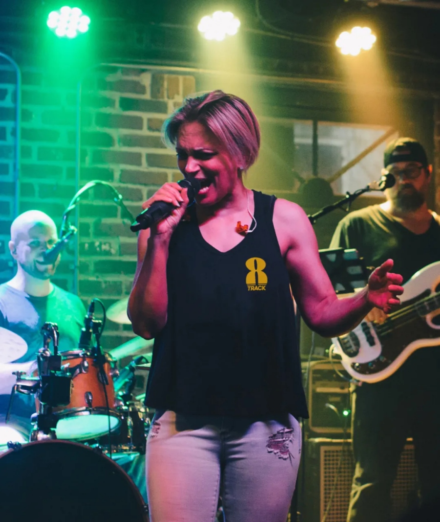 8TRACK香料朗姆酒品牌創(chuàng)建-logo設(shè)計(jì)包裝設(shè)計(jì),結(jié)合音樂文化線條時(shí)尚插畫元素 8TRACK香料朗姆酒品牌創(chuàng)建-logo設(shè)計(jì)包裝設(shè)計(jì),結(jié)合音樂文化線條時(shí)尚插畫元素