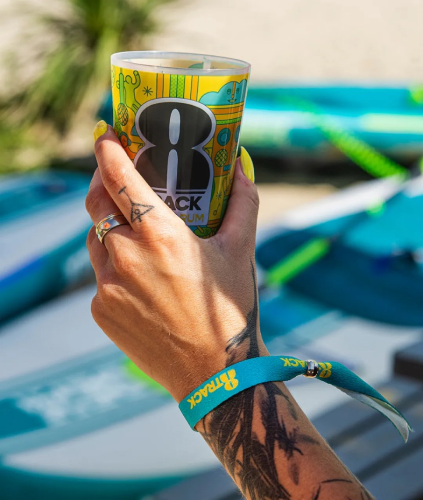 8TRACK香料朗姆酒品牌創(chuàng)建-logo設(shè)計(jì)包裝設(shè)計(jì),結(jié)合音樂文化線條時(shí)尚插畫元素 8TRACK香料朗姆酒品牌創(chuàng)建-logo設(shè)計(jì)包裝設(shè)計(jì),結(jié)合音樂文化線條時(shí)尚插畫元素