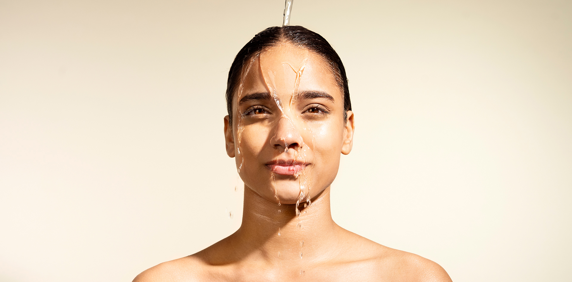 KOR皮膚補(bǔ)水革命性化妝護(hù)膚品護(hù)理品牌字體logo設(shè)計(jì)與藍(lán)綠色包裝設(shè)計(jì)