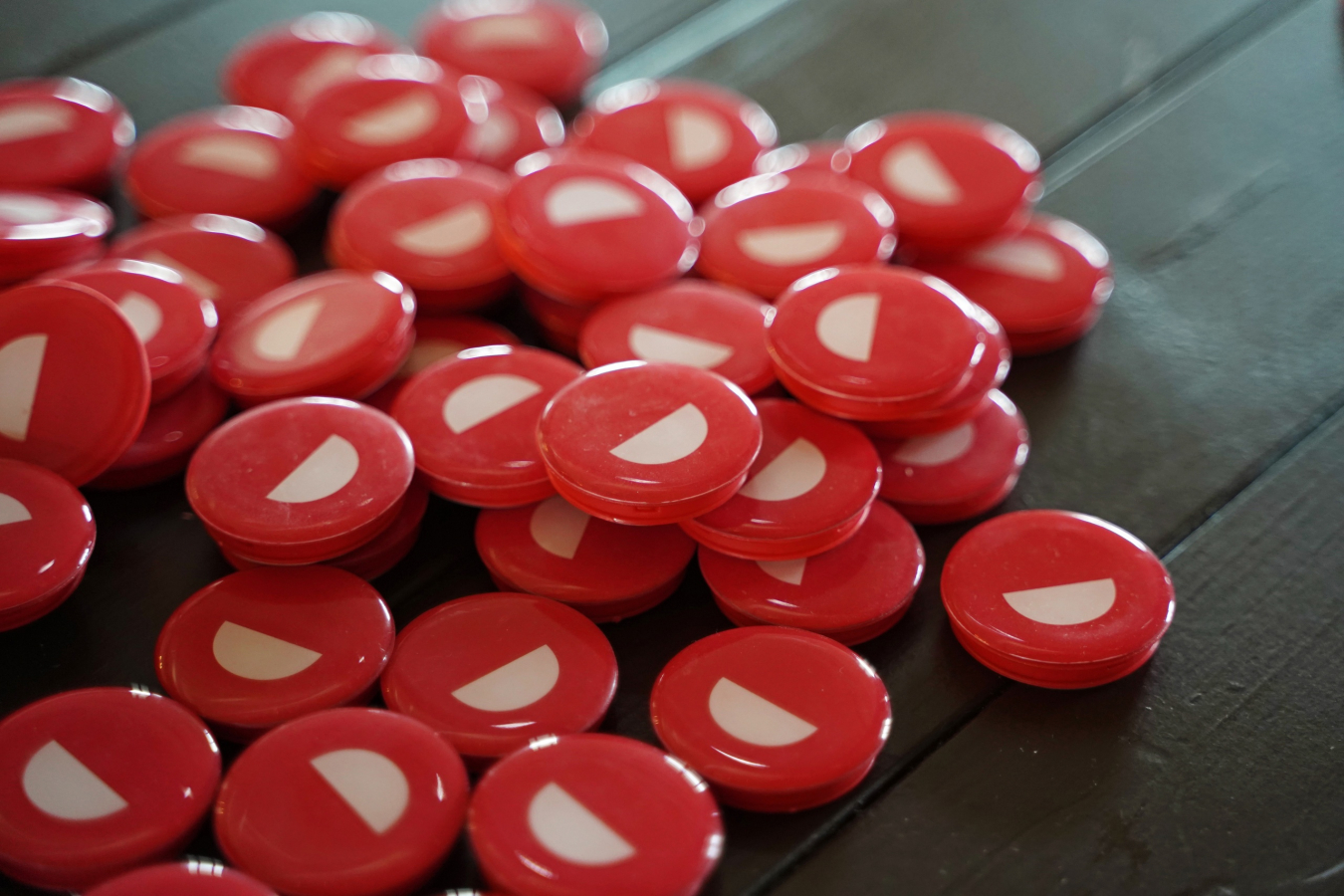 Oasis企業(yè)禮品供應(yīng)商品牌形象塑造與有趣的擁抱先生吉祥物設(shè)計(jì)，業(yè)績(jī)?cè)鲩L(zhǎng)1.5倍