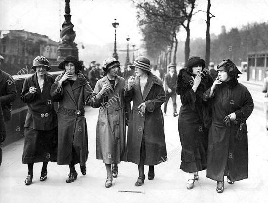 美國公關(guān)之父博內(nèi)斯吸引女士吸煙街頭公關(guān)活動(dòng)