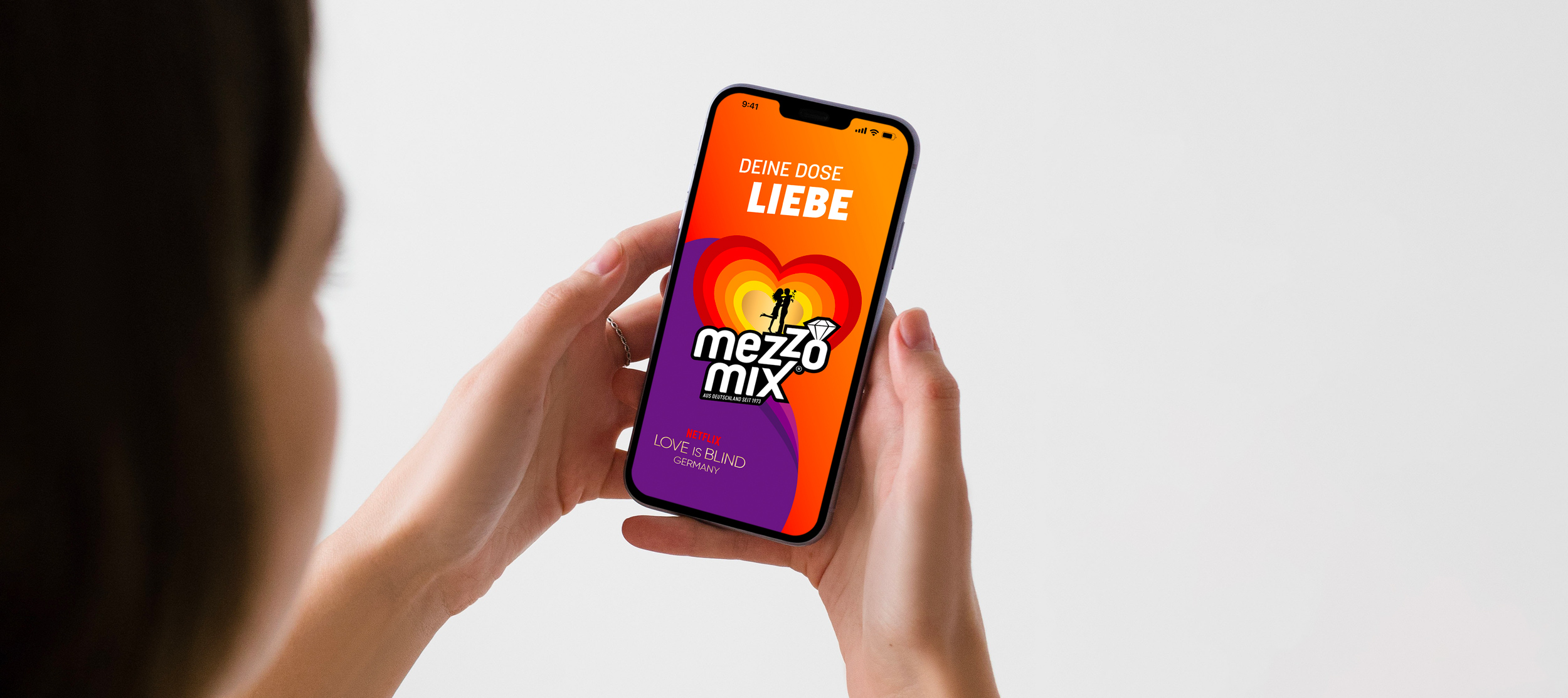 Mezzo Mix 橙子味可樂飲料贊助熱門劇集《盲目愛情》熱烈風(fēng)格包裝設(shè)計(jì)堆頭設(shè)計(jì)