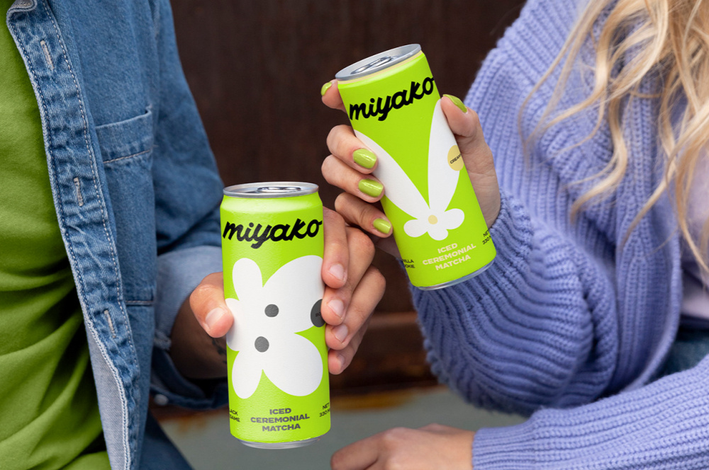 MIYAKO 創(chuàng)新日式抹茶飲料包裝設計與品牌塑造，嫩綠色+自由活力的白色花朵