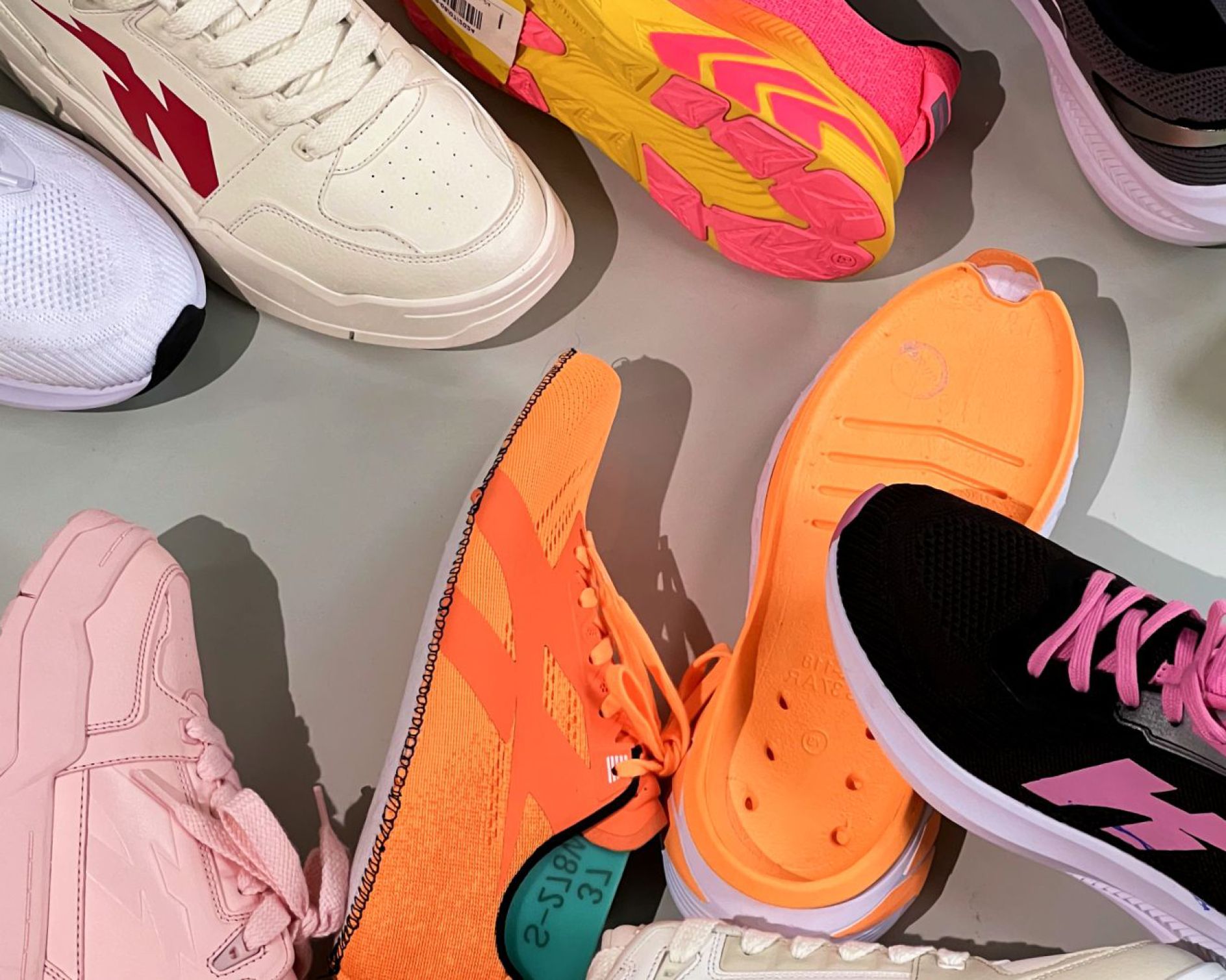 Hunter 越南運動鞋品牌視覺形象設(shè)計logo設(shè)計，動態(tài)字母H