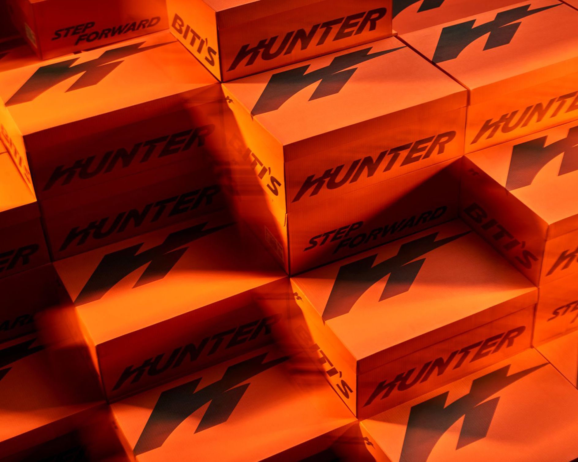 Hunter 越南運動鞋品牌視覺形象設(shè)計logo設(shè)計，動態(tài)字母H