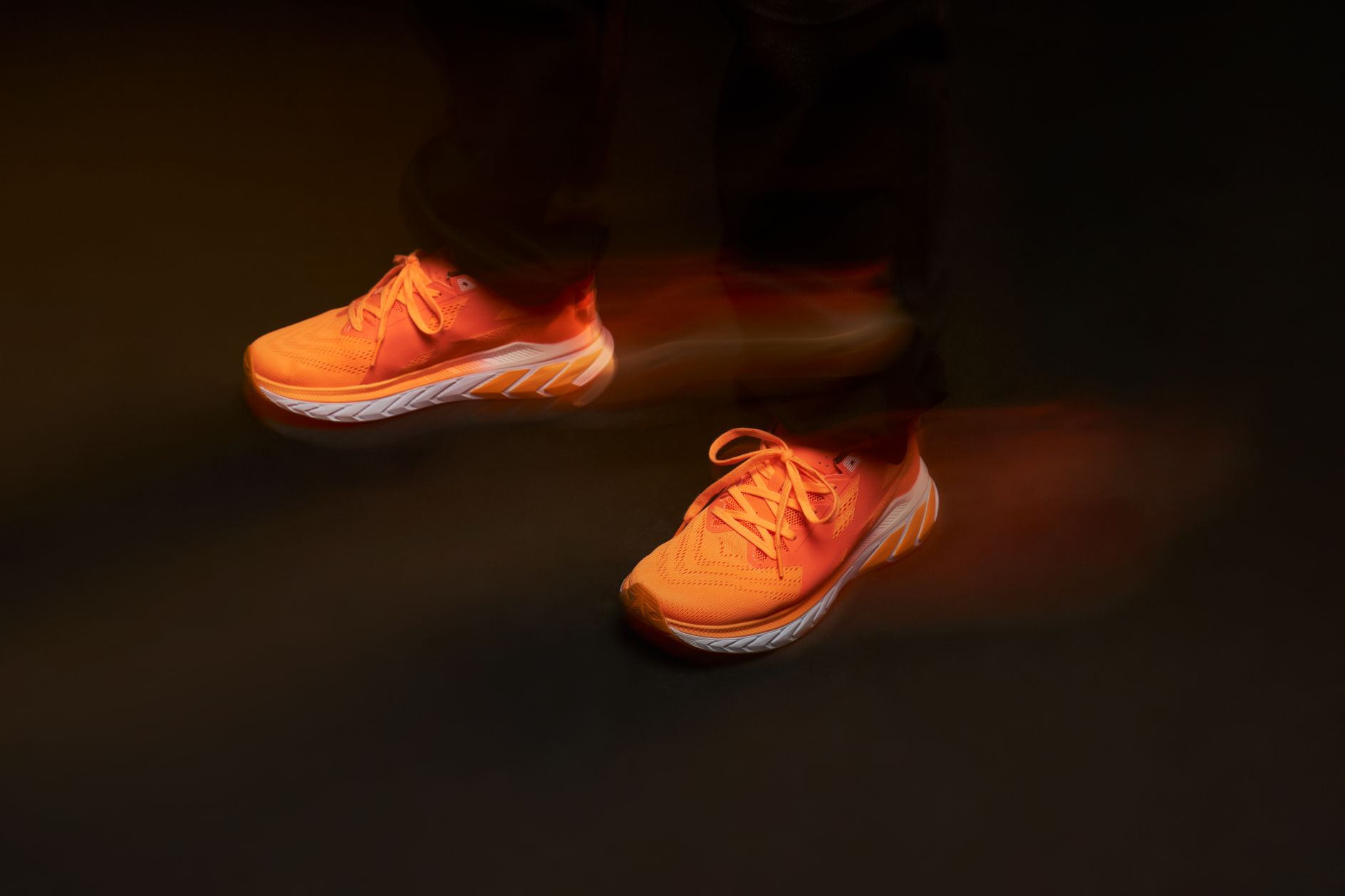 Hunter 越南運動鞋品牌視覺形象設(shè)計logo設(shè)計，動態(tài)字母H