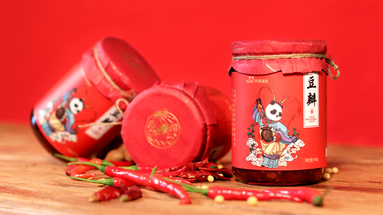 天府途禮豆瓣醬辣醬包裝設(shè)計(jì)“熊貓川劇戲劇插畫”